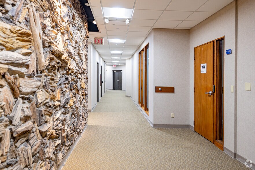 More Photos Of 250 S Executive Dr, Brookfield Office For Sale