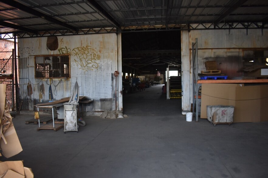 More Photos Of 8011 Beach St, Los Angeles Manufacturing For Sale