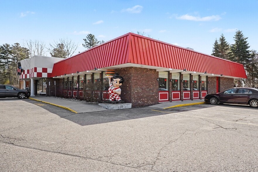 Primary Photo Of 1222 N US 23, East Tawas Restaurant For Sale