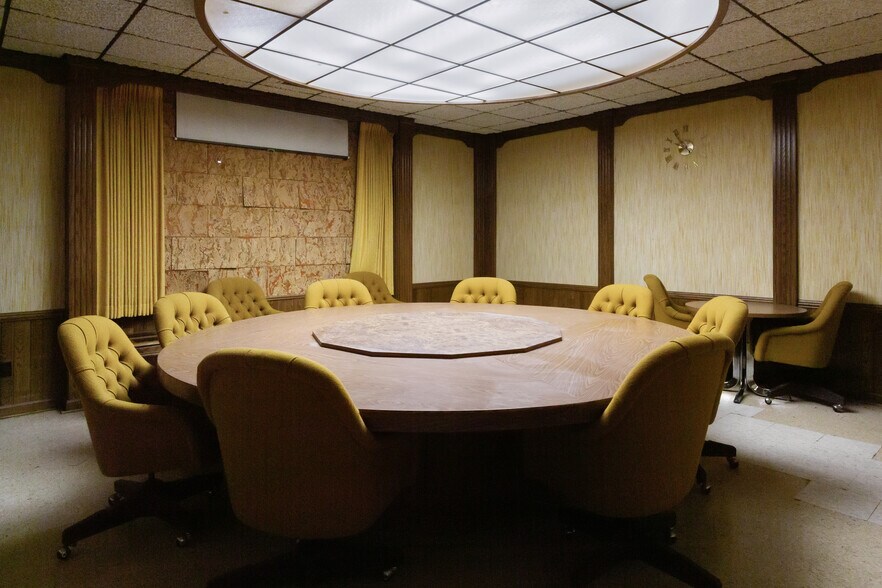 More Photos Of 17 1st Ave SW, Minot Bank For Sale