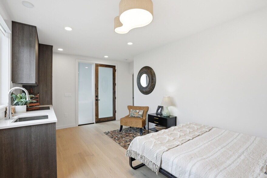 More Photos Of 210 SW Log Ct, Bend Apartments For Sale