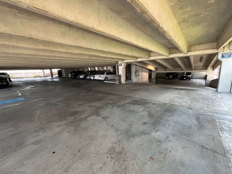 More Photos Of 13111 Westheimer Rd, Houston Office For Sale