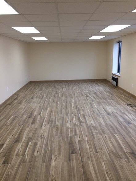 More Photos Of 7631 Fullerton Rd, Springfield Warehouse For Lease