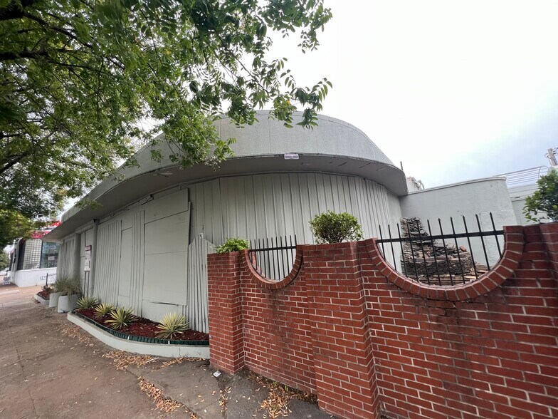 More Photos Of 1809 Broad St, Chattanooga General Retail For Sale