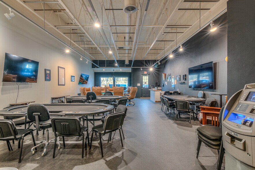 More Photos Of 64670 Strickler Ave, Bend Storefront For Sale