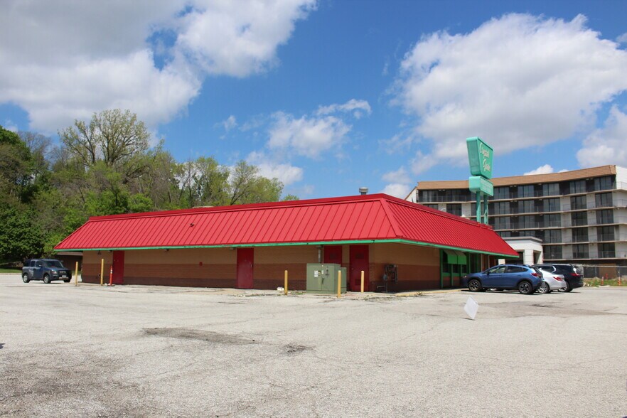 More Photos Of 7255 Cedar St, Omaha Restaurant For Sale