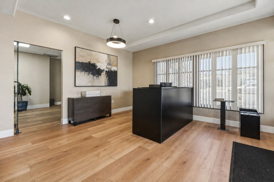 More Photos Of 1075 Rosecrans St, San Diego Bank For Sale