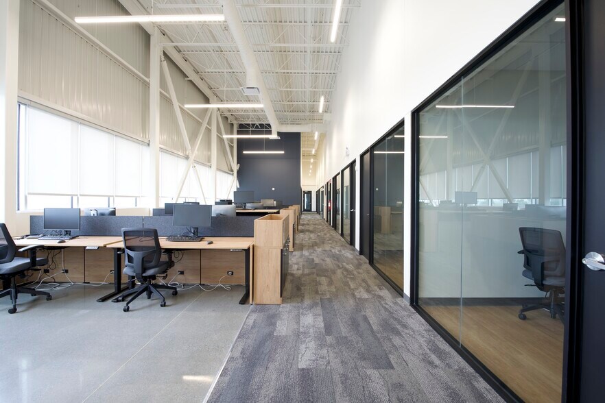 More Photos Of 2900 Ch De La Baronnie, Varennes Warehouse For Lease