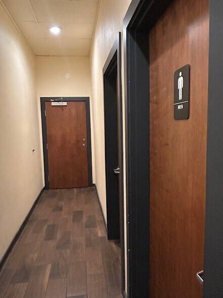 More Photos Of 16000-16118 Boones Ferry Rd, Lake Oswego Restaurant For Sale