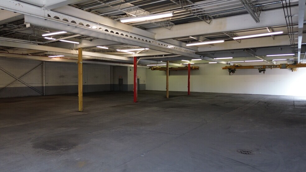 More Photos Of 33220-33250 Lakeland Blvd, Eastlake Warehouse For Lease