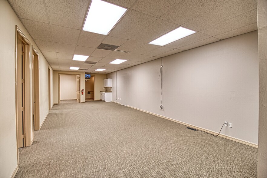 More Photos Of 4857 Palm Beach Blvd, Fort Myers Office For Lease