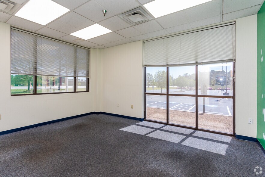 More Photos Of 4800 Corporation Dr, Fayetteville Distribution For Lease