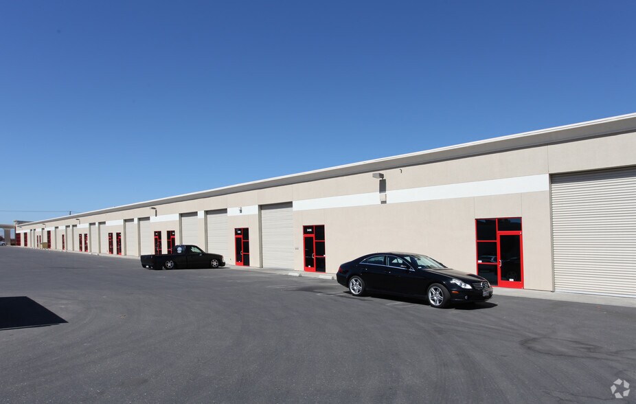 More Photos Of 5406-5428 Pirrone Rd, Salida Warehouse For Lease