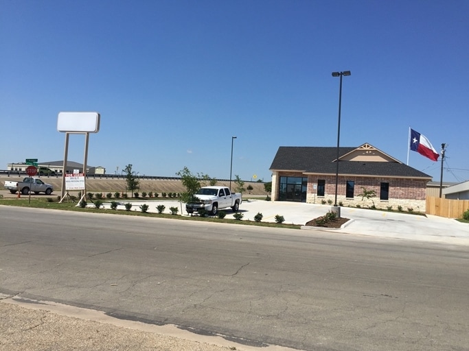 Primary Photo Of 7401 Woodway Dr, Waco Medical For Sale