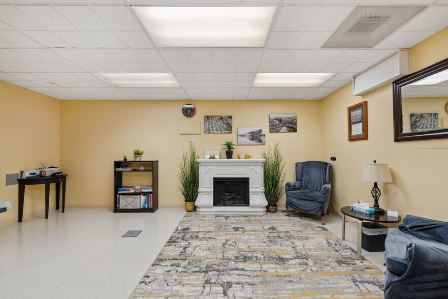 More Photos Of 1963 Thompson Rd, Coos Bay Hospital For Lease