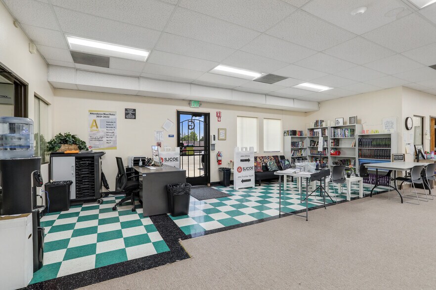 More Photos Of 8807 Thornton Rd, Stockton Storefront Retail Office For Lease