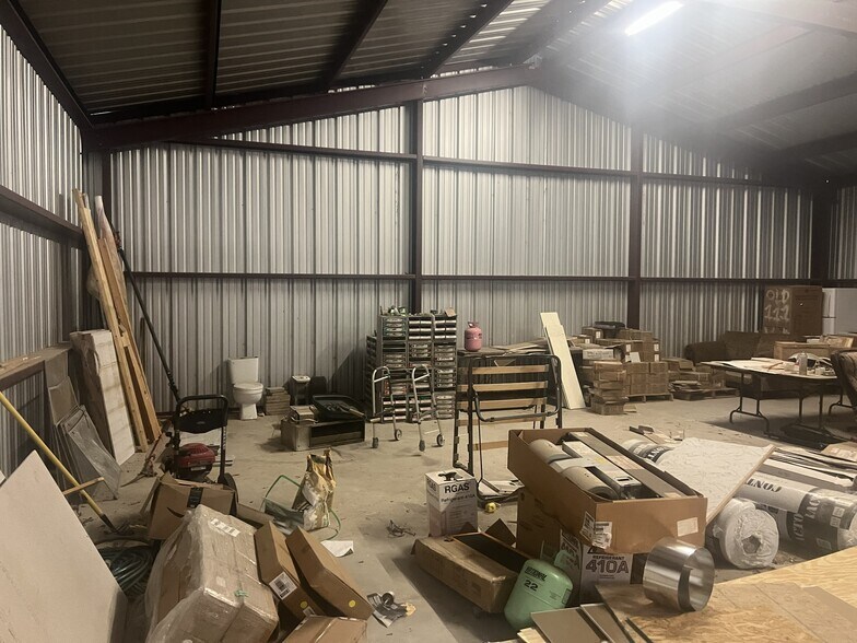 More Photos Of 1700 Elliott St, Breckenridge Warehouse For Lease