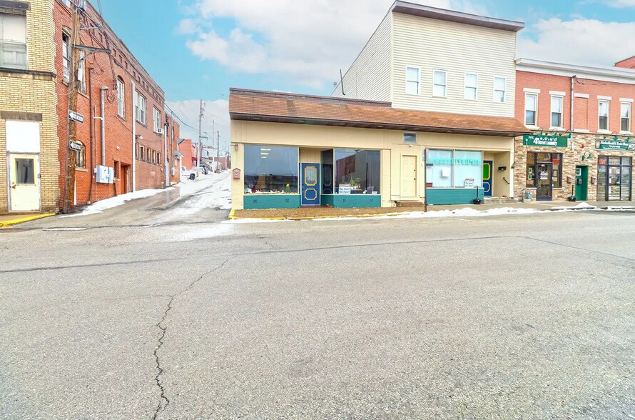 Primary Photo Of 212 S 4th St, Jeannette General Retail For Lease