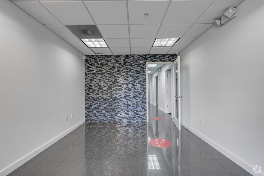 More Photos Of 5240-5260 NW 167th St, Hialeah Warehouse For Lease