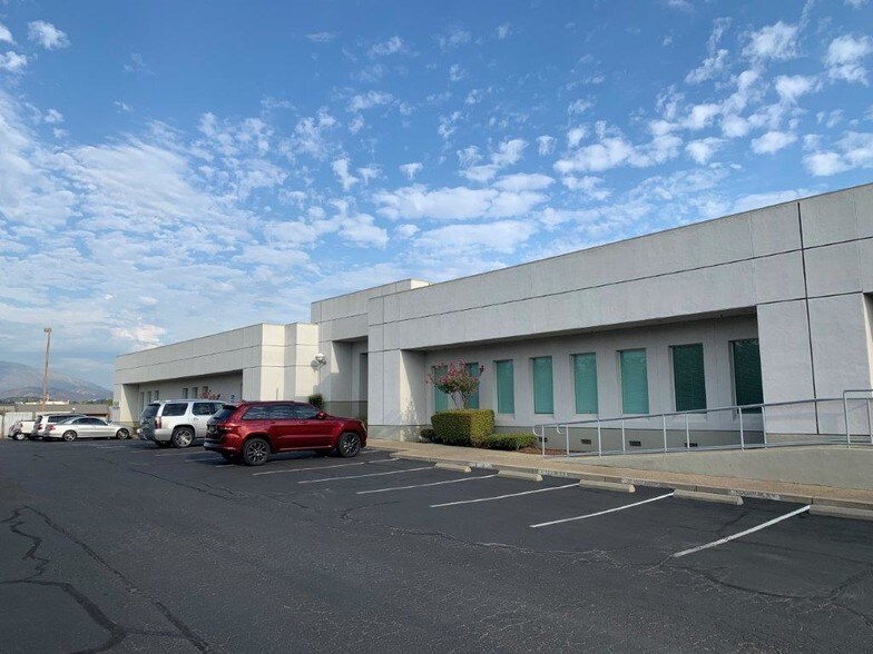 More Photos Of 415 Knollcrest Dr, Redding Office For Sale