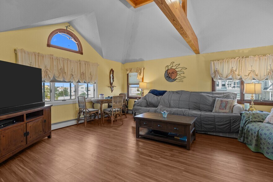 More Photos Of 512 Long Beach Blvd, Surf City Restaurant For Sale