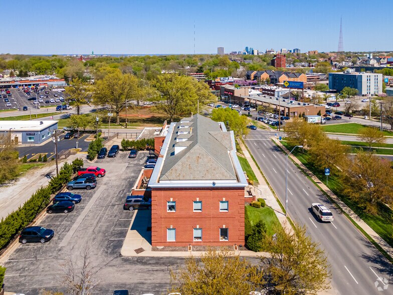 More Photos Of 4310 Madison Ave, Kansas City Office For Sale