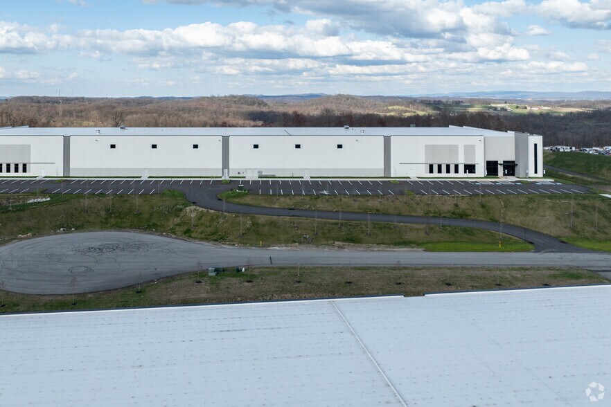 More Photos Of 744 Excel Dr, Hunker Warehouse For Lease