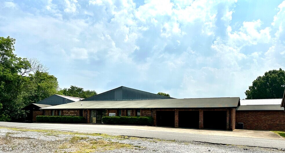 More Photos Of 131 S Varnell Rd, Tunnel Hill Distribution For Sale