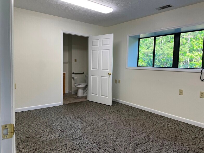 More Photos Of 300 Delano Dr, Manchester Warehouse For Sale