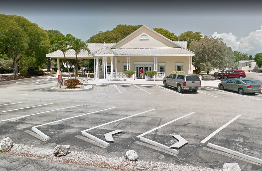 Primary Photo Of 103330 Overseas Hwy, Key Largo Bank For Lease