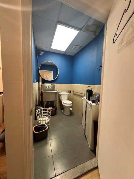 More Photos Of 143B Orchard St, New York Apartments For Lease