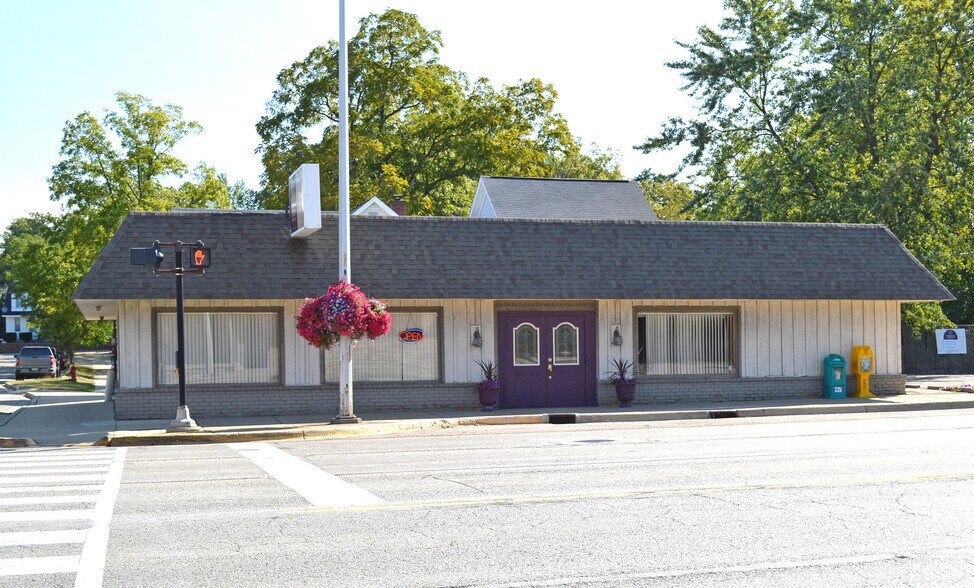 More Photos Of 201 E Grand River Ave, Brighton Freestanding For Lease
