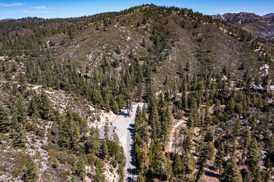 More Photos Of CA-2, La Cañada Flintridge General Retail For Sale