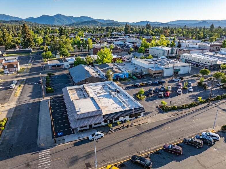More Photos Of 239 SE G St, Grants Pass General Retail For Sale