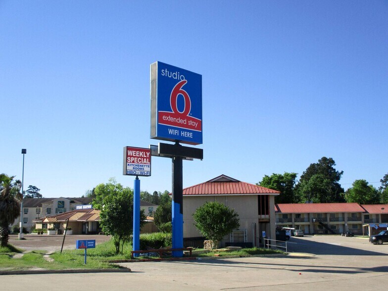 Primary Photo Of 613 I-45 S, Huntsville Hotel For Sale