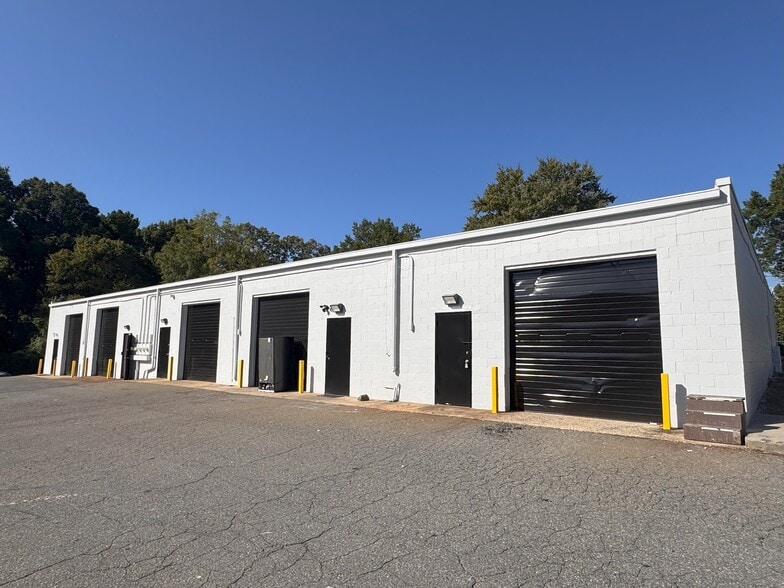 Primary Photo Of 6016 Mcdaniel Ln, Charlotte Unknown For Lease