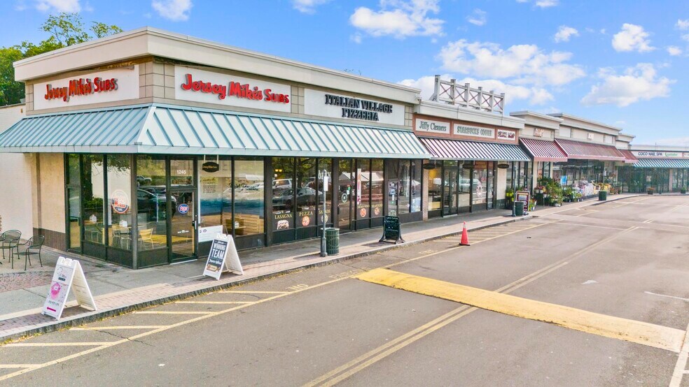 More Photos Of 1233-1273 E Putnam Ave, Riverside Restaurant For Sale