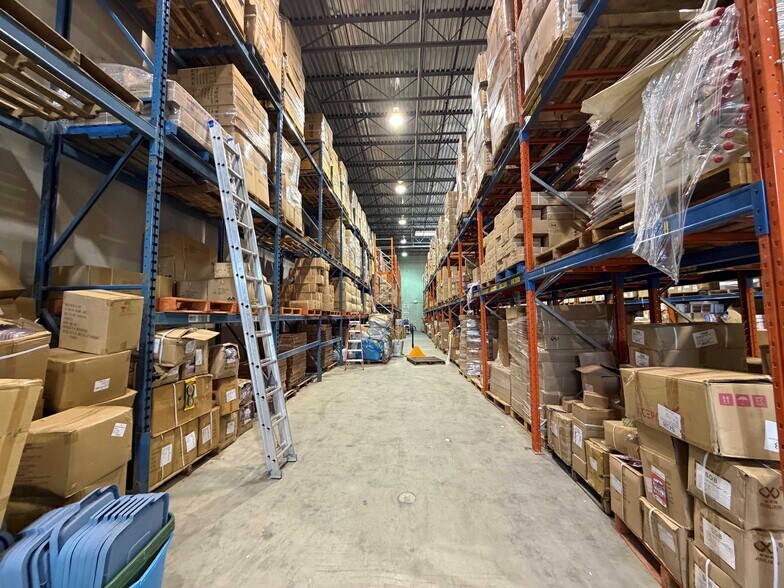 More Photos Of 11280 Twigg Pl, Richmond Warehouse For Lease