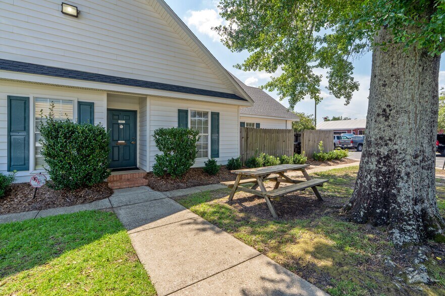 More Photos Of 22193 Highway 59 S, Robertsdale Office For Lease