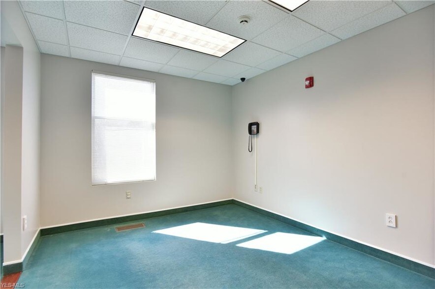 More Photos Of 8790 E Market St, Warren Medical For Sale