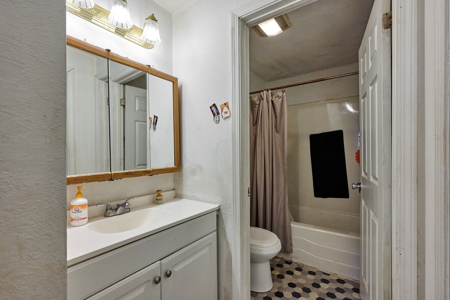 More Photos Of 880 N Pershing St, Mount Angel Apartments For Sale