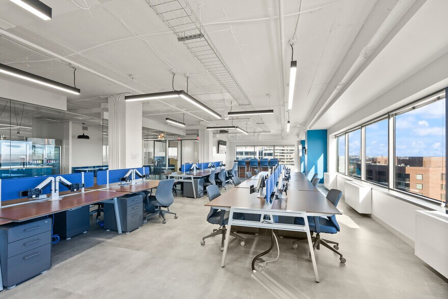 More Photos Of 1550 Crystal Dr, Arlington Office For Lease