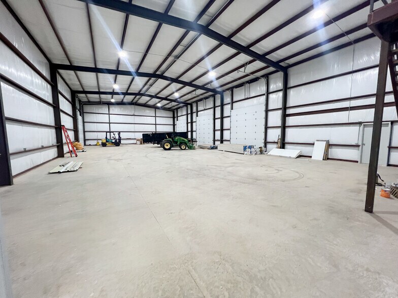 More Photos Of 4713 County Road 128, Midland Warehouse For Lease