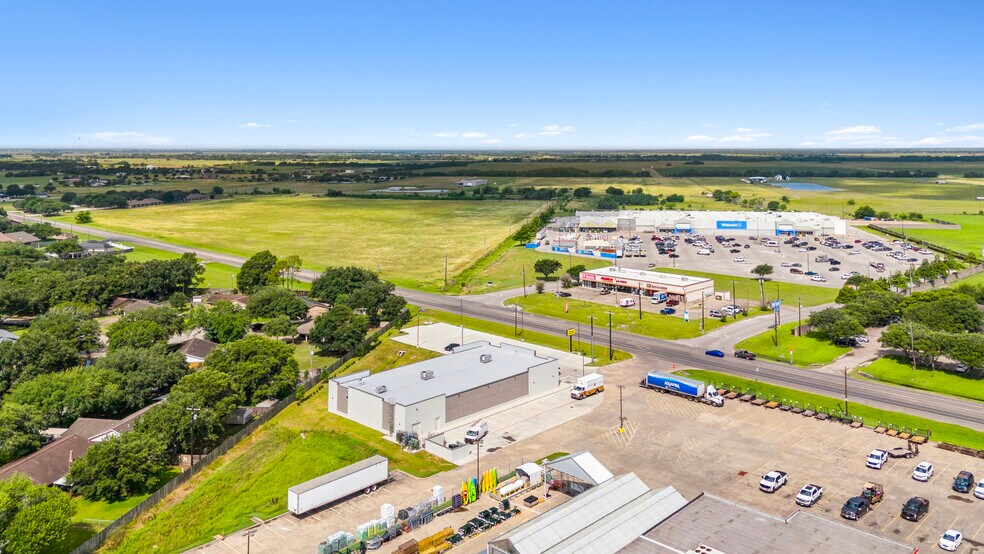 More Photos Of 3416 West Loop, El Campo Freestanding For Sale