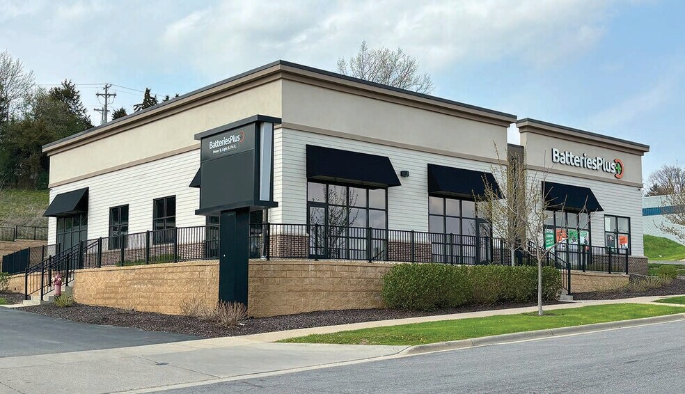 More Photos Of 4704 E Washington Ave, Madison Freestanding For Lease