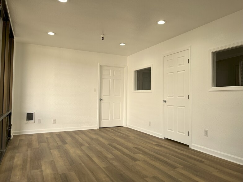 More Photos Of 300-332 Littlefield Ave, South San Francisco Showroom For Lease