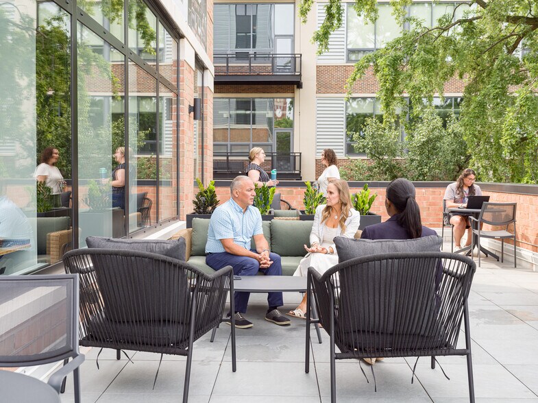 More Photos Of 3838 N Ravenswood Ave, Chicago Coworking Space