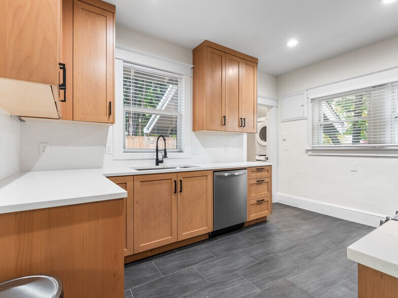 More Photos Of 3415 NE 41st Ave, Portland Multifamily For Sale