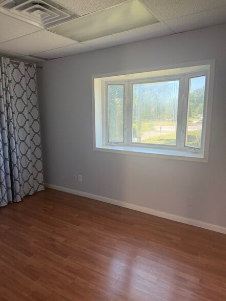 More Photos Of 2981 Solomons Island Rd, Edgewater Office For Sale