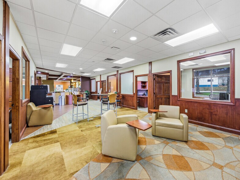 More Photos Of 101 Jack St, Hendersonville Bank For Sale